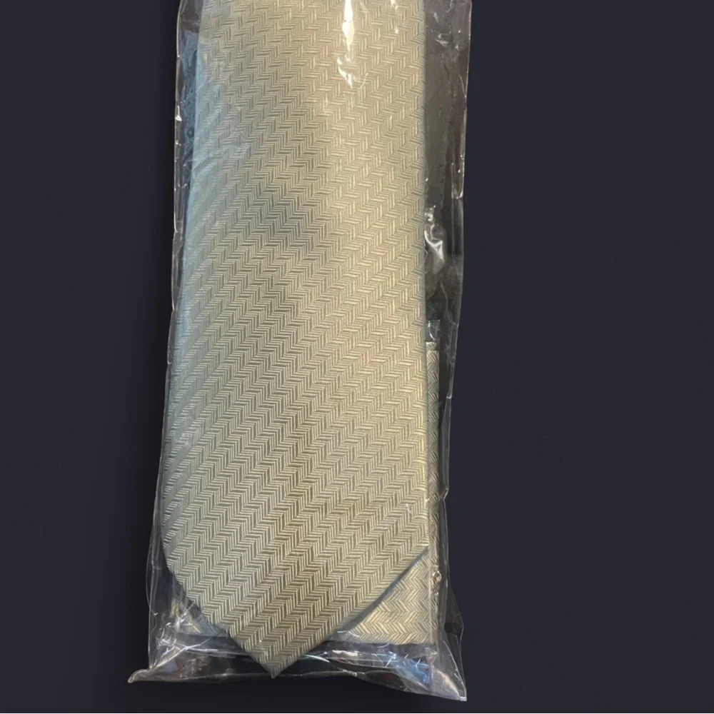 Elegant Sage Patterned Tie
